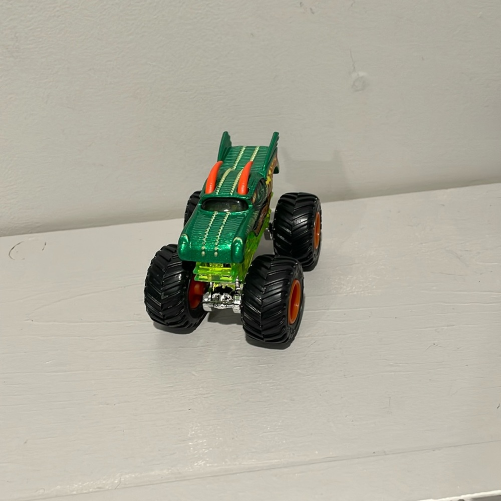 Monster Jam Trucks 1:64 Dragonoid - Picture 1 of 4